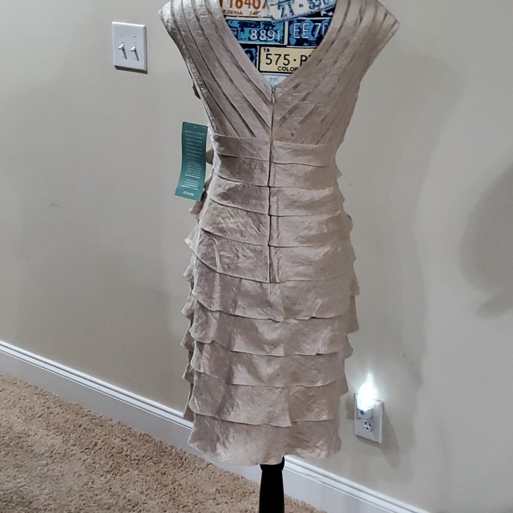 Dress - Picture 4 of 4